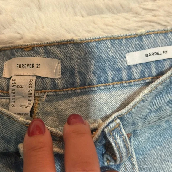 Forever 21 Barrel Light Blue Jean - Picture 3 of 3